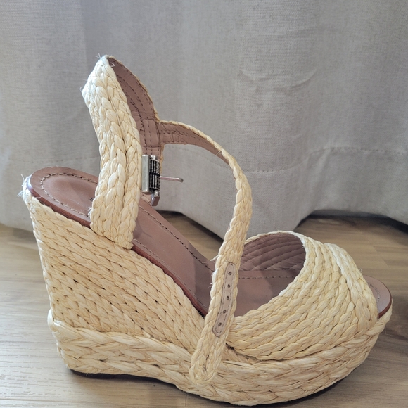 Schutz Wedge Sandal - Picture 8 of 9